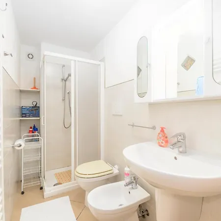 Apartamento 311 - Casa Claudia A San Terenzo, 10 Minuti A Piedi Dalla